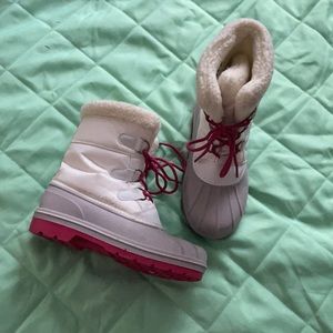 Cat and jack snowboots pink white and Greg size 4